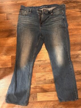 Old Navy Men’s Boot Cut Jeans in Faded Blue Wash